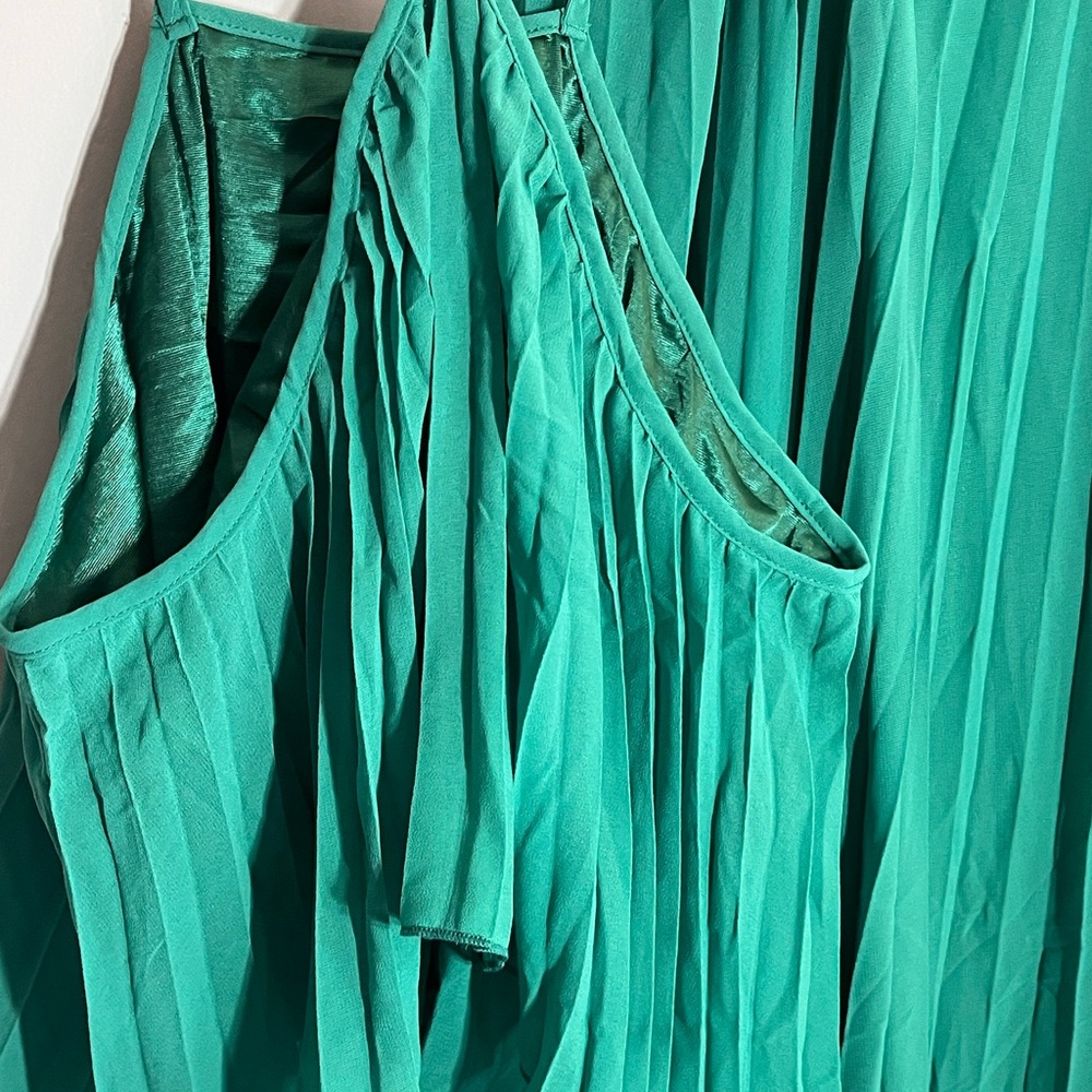 Pleated Green Maxi Skirt - - Picture 4 of 5